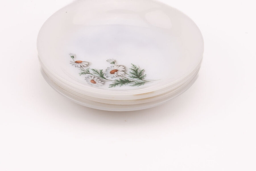 assiettes creuses Arcopal Marguerite en verre opaline