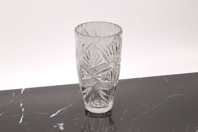 Grand vase vintage en cristal ciselé et transparent Grand vase vintage en cristal ciselé et transparent