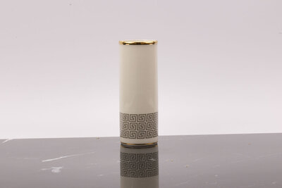 Petit vase en porcelaine Royal KM  Petit vase en porcelaine Royal KM