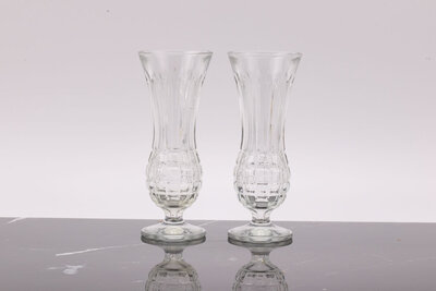 2 vases soliflores en verre pressé 2 vases soliflores en verre pressé