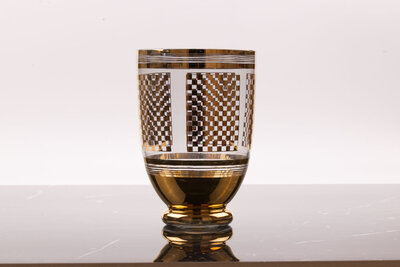 Vase vintage en verre à dessins géométriques dorés Vase vintage en verre à dessins géométriques dorés