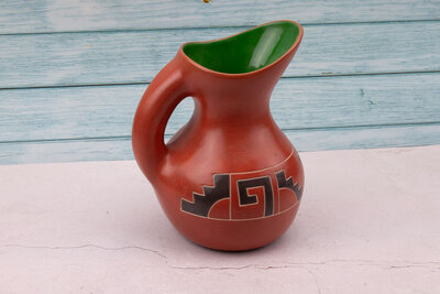 Grand pichet aux motifs aztèques Grand pichet aux motifs aztèques