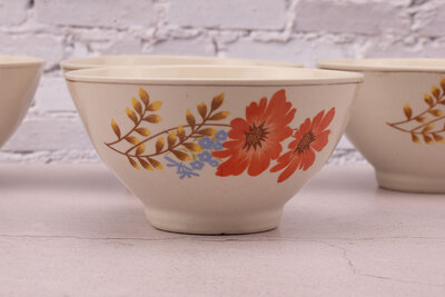 Lot de 4 bols  vintage au décor fleuri Lot de 4 bols  vintage au décor fleuri