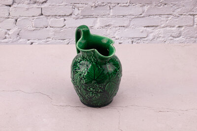 Pichet vintage Wedgwood en majolique anglaise vert Pichet vintage Wedgwood en majolique anglaise vert
