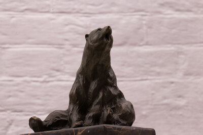 Sculpture en bronze ours polaire signé Milo Sculpture en bronze ours polaire signé Milo