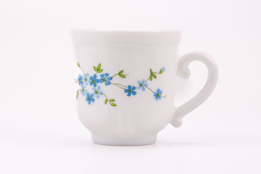 Tasse à café vintage en verre blanc d'Arcopal dans la collection "Myosotis"